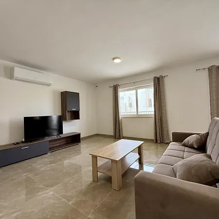 New Apartment! Walking Distance To The Three Cities By Sf Homes Paola